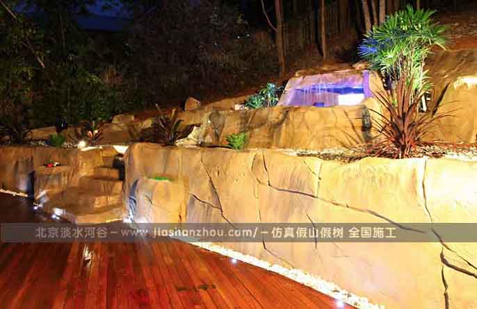 水泥假山.jpg 水泥假山